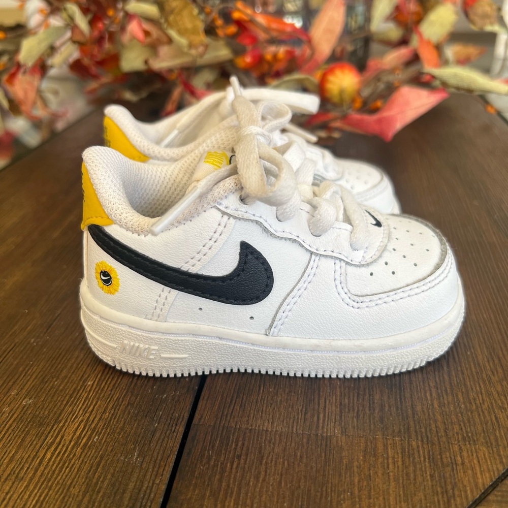 Toddler Nike Air Force 1 LV8 “Have a Nike Day” Shoes - Picture 4 of 9
